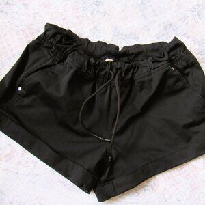 Lululemon Women shorts, sz,8, Black